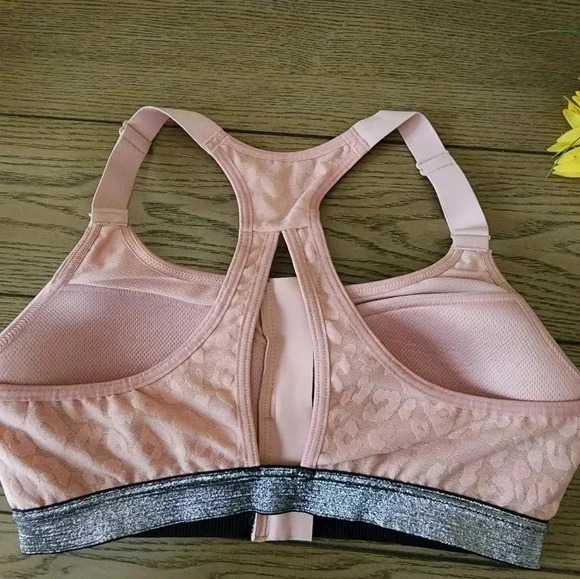 VS Incredible Lightweight max sports bra size 32B Pink - Picture 3 of 6